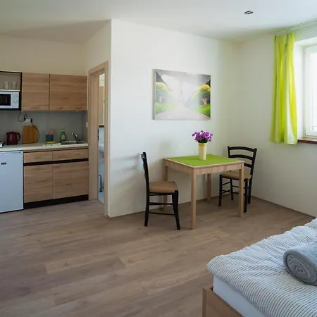 Apartmany Pokoj Zvolen זבולן